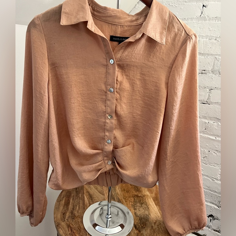 Supply & Demand Satin Twist Front Blouse Crop Top Button Down Tan Size Medium